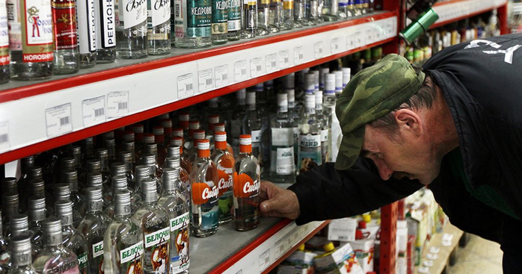 Продажа алкоголя. Алексей Мальгавко/РИА Новости