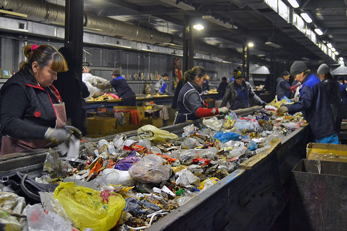 Завод по переработке мусора фото