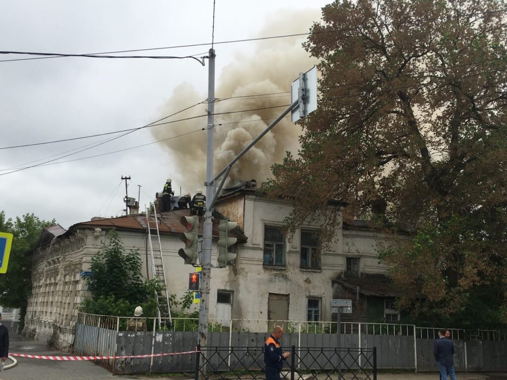 Пожар в доме Свирчевского, фото Михаила Карасева