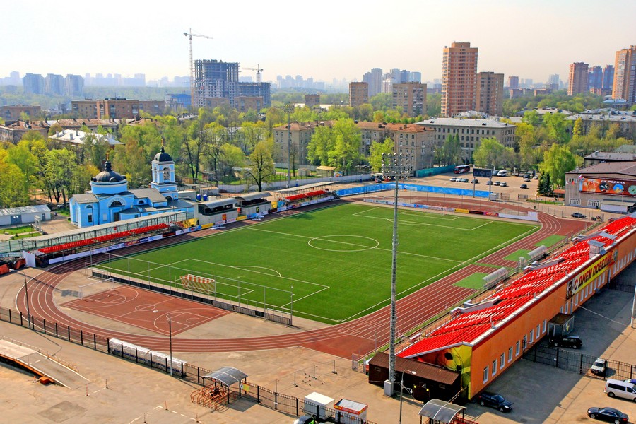 Московская область, город "Химки", стадион "Родина". Именно здесь 16 июля пройдет матч между "Химками" и "Тамбовом"