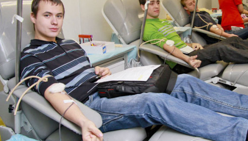 Тамбовским донорам будут платить за кровь талонами на обед