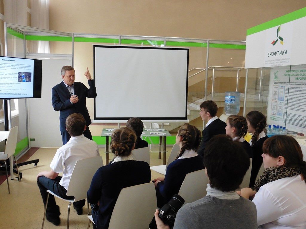 Олег Кадыков на занятиях в центре «Энэфтика»