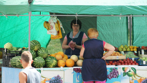 Жители микрорайна "Московский" просят Бетина убрать торговую палатку