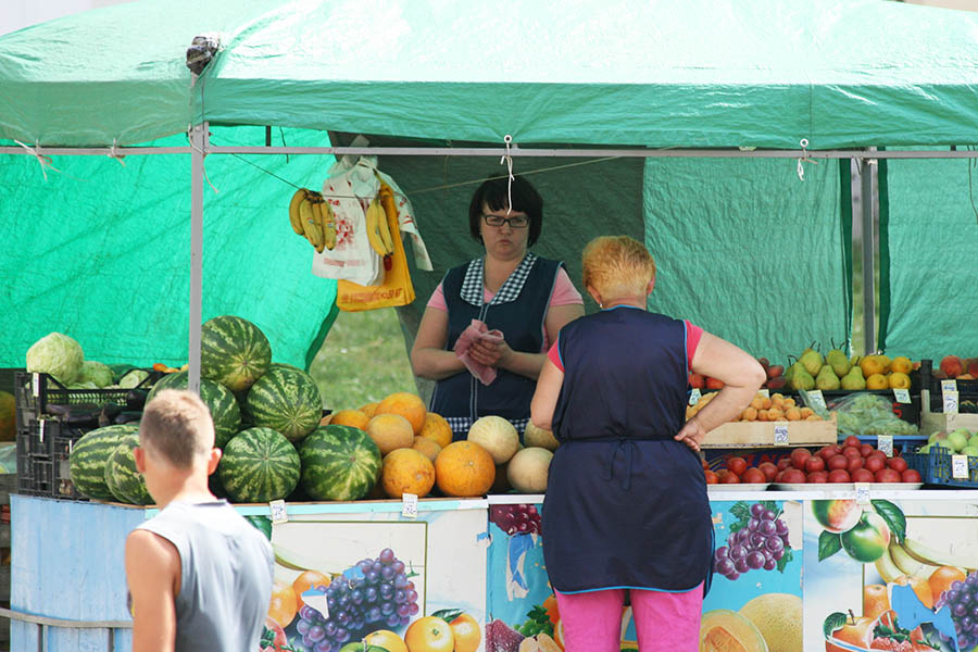 Жители микрорайна "Московский" просят Бетина убрать торговую палатку