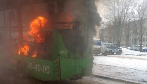 На севере Тамбова полностью сгорел троллейбус. Фото tmbv.info
