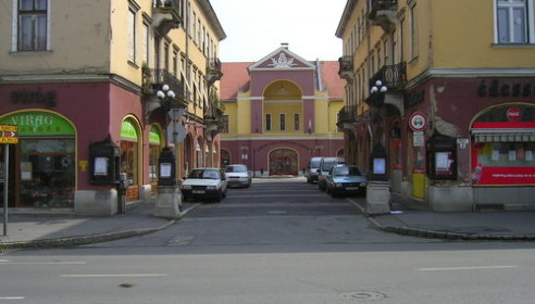 Шаторальяуйхей, Венгрия