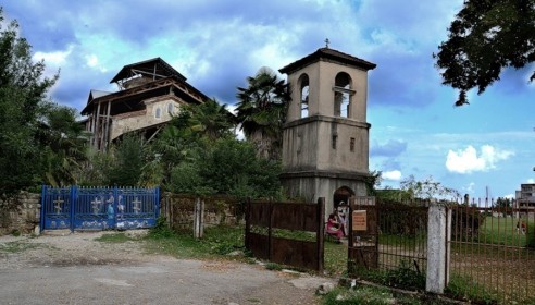 Храм в селе Лыхны