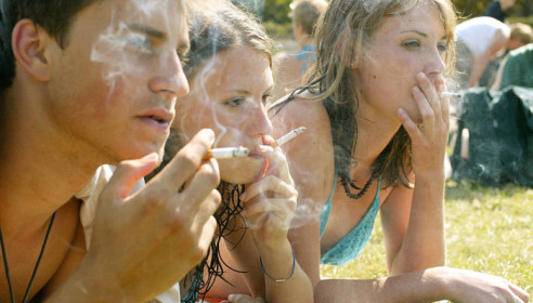 Курящие подростки