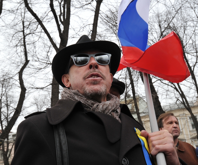 Участник антивоенного "Марша мира" певец и музыкант Андрей Макаревич во время митинга на проспекте Сахарова в Москве. ©РИА Новости