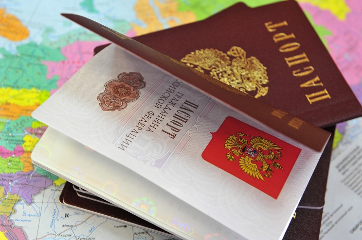 Получение паспорта. Фото ИТАР-ТАСС