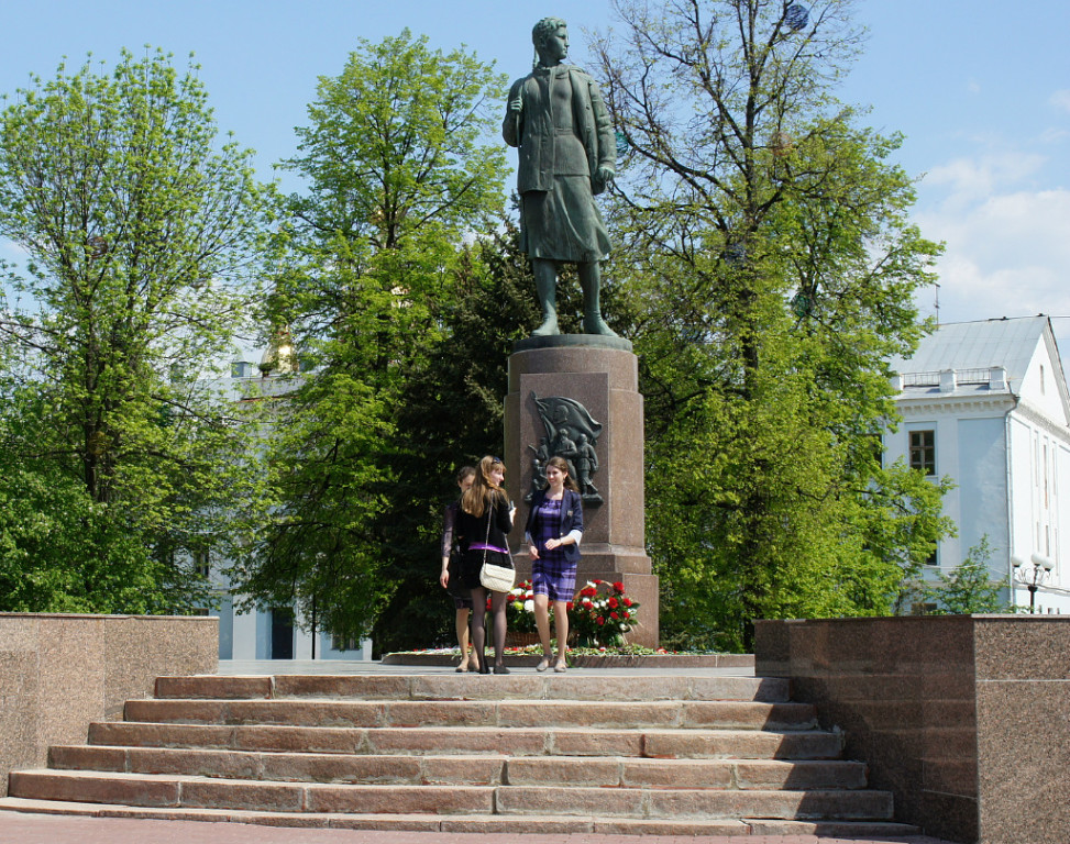 Памятник Зое. Фото Владимира Якимова
