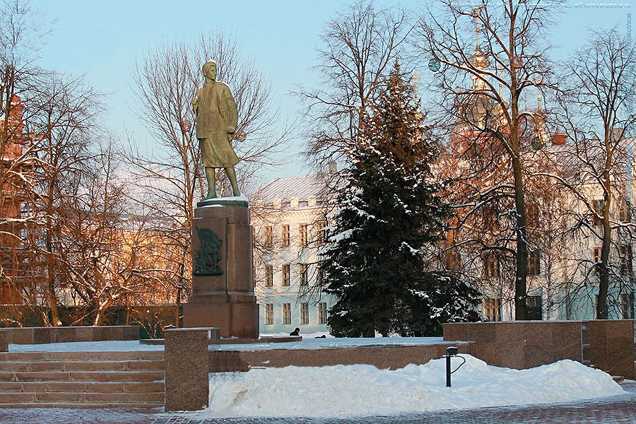 Памятник Зое в Тамбове