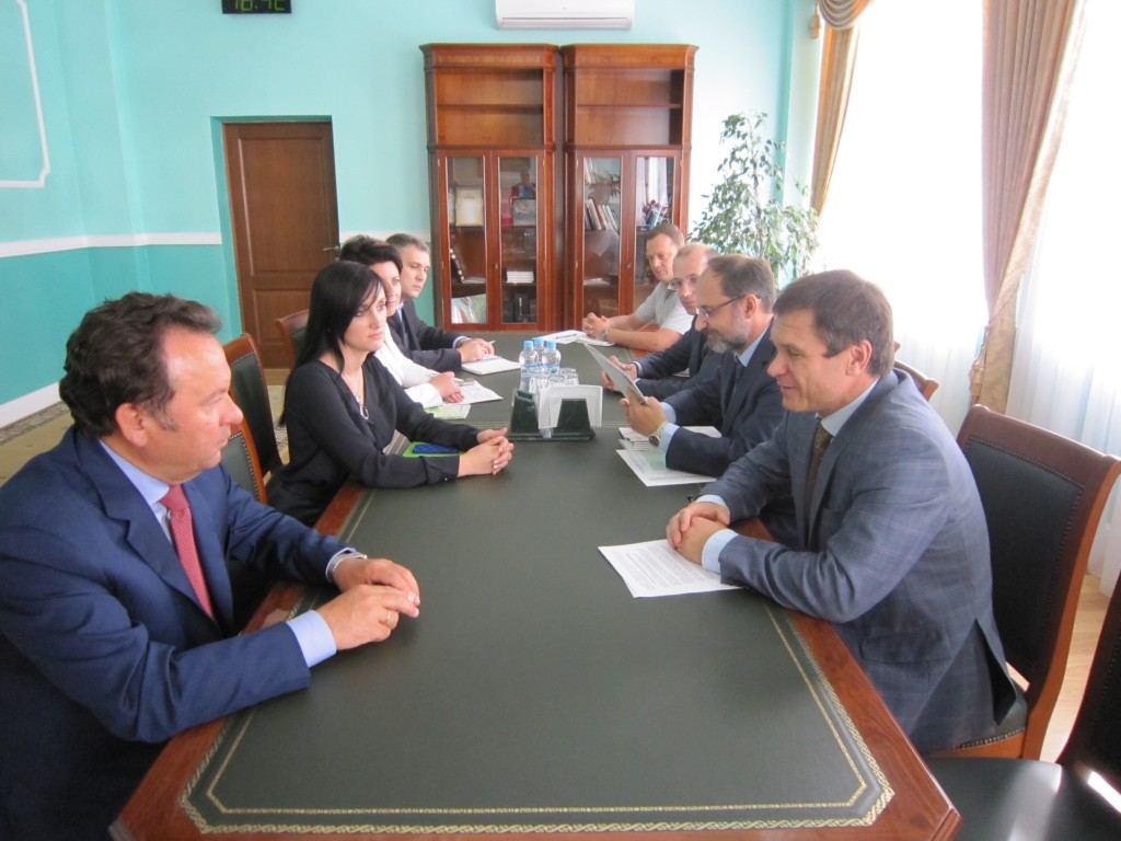 На фото: (слева направо) Владимир Салмин и Андрей Утробин на встрече в Тамбове
