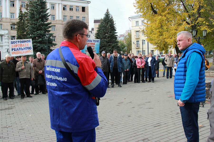 Юрий Рогачев на митинге. Фото ОнлайнТамбов.ру