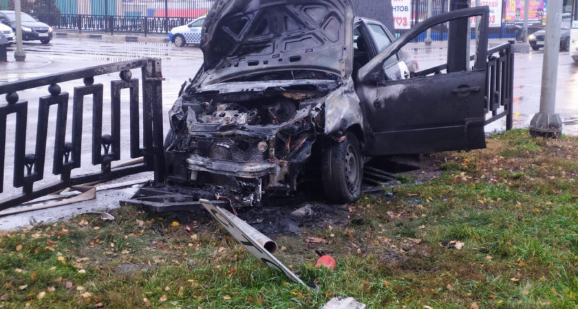 В Тамбове такси столкнулось со скорой, которая перевозила пациента