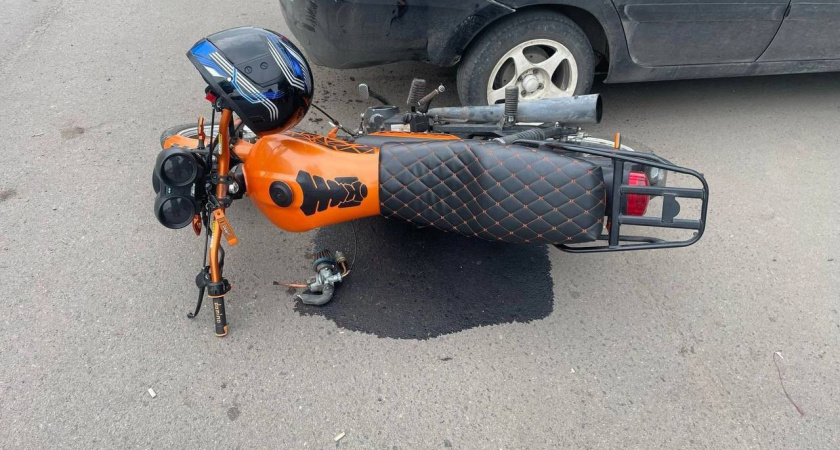 В селе Петровское водитель Chevrolet Niva сбил подростка на мопеде