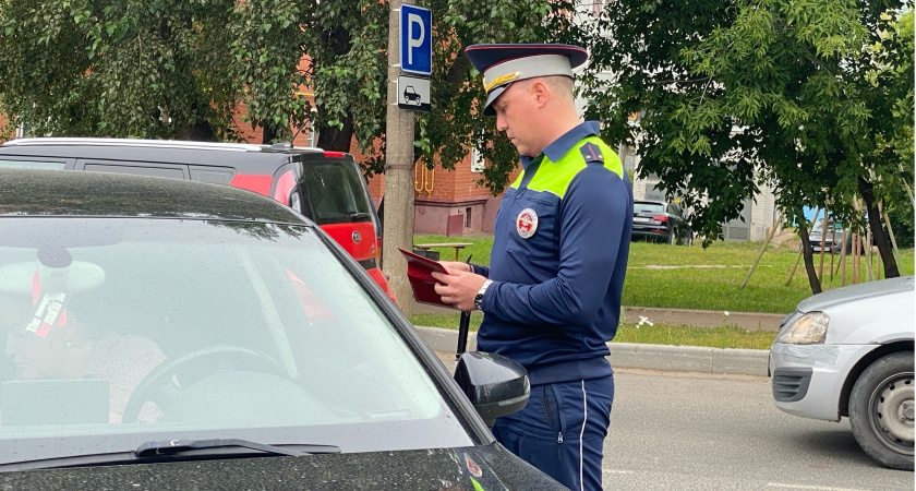 Водителей с 10-летним стажем заставят пересдавать права в мае: в ином случае нужно заплатить штраф 30 000 рублей