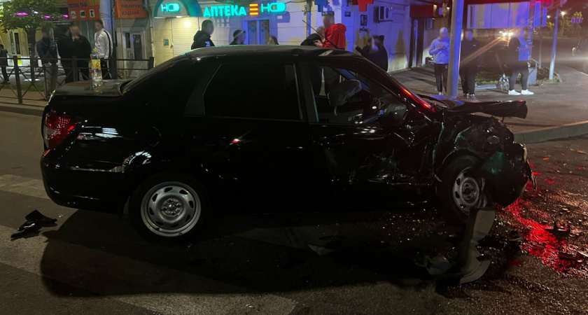 В Тамбове на ул. Гастелло столкнулись Lada Granta и ВАЗ-2114: трое в больнице
