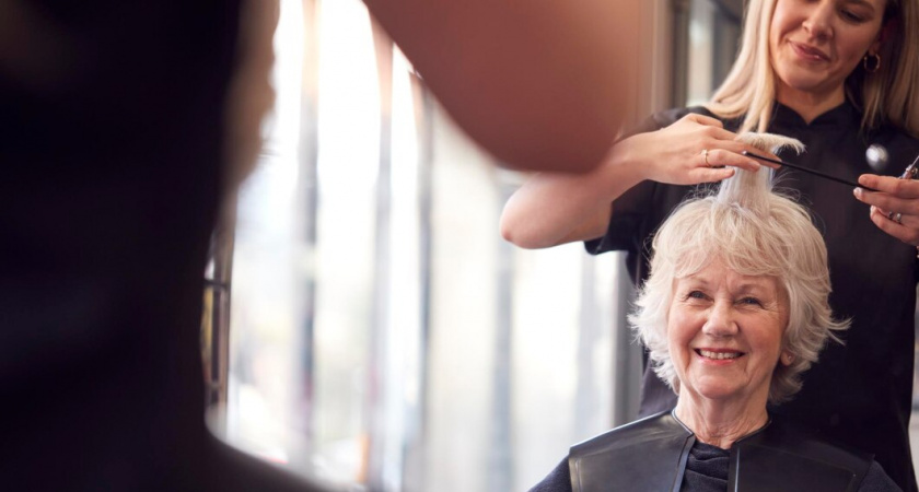 Забудьте про «Каскад» и «Пикси»: вот такую стрижку стоит выбрать женщинам за 50 в мае - омолодит лет на 10