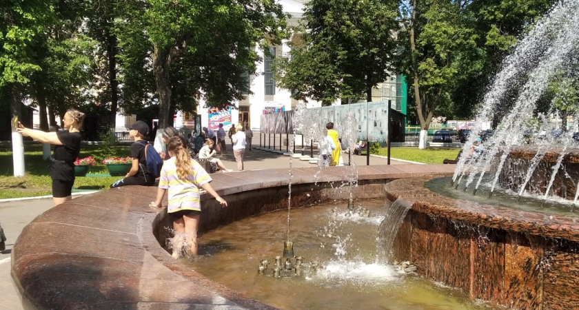 Удушающая жара и дожди: Роман Вильфанд назвал регионы с аномальной погодой летом