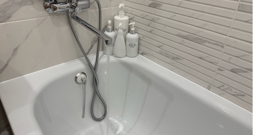 Разводим 50 граммов — и ванна сияет даже в темноте: никакой ржавчины и налета — классный лайфхак