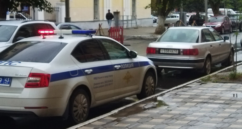 Автоюрист рассказал, какие 3 документа никогда не надо показывать инспектору ГАИ