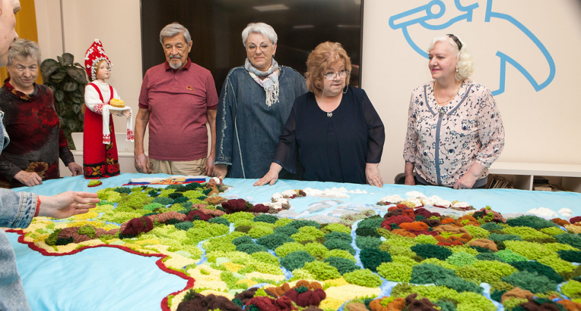 Из нитей и терпения: жительницы Рассказова создали первую вязаную карту России