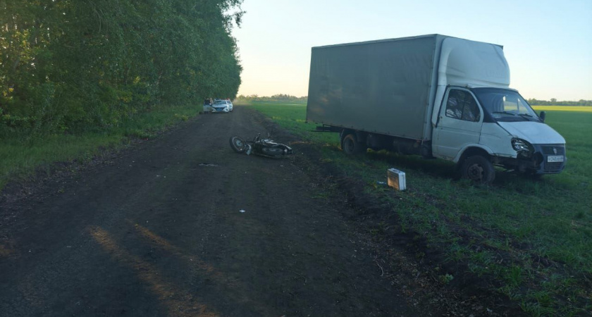 На грунтовой дороге в Петровском округе мотоциклист погиб в ДТП