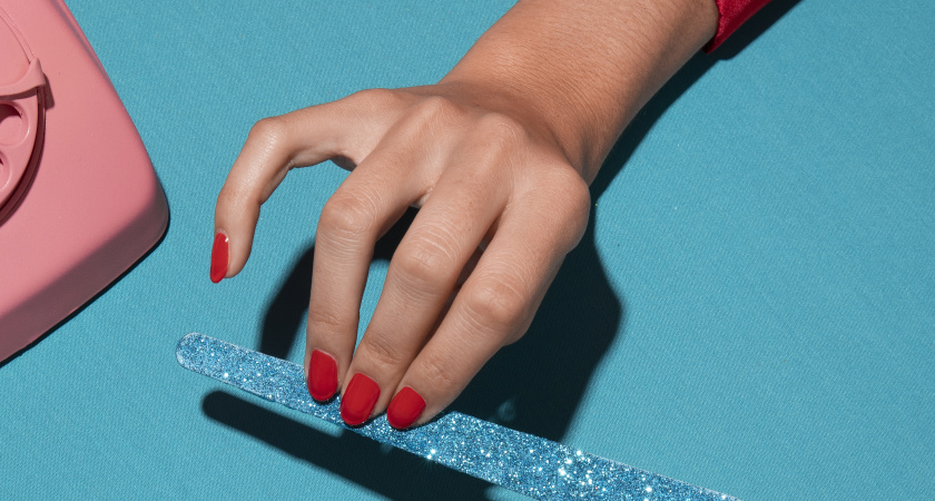 Денежный маникюр на июнь-2025: 7 вариантов нейл-дизайна, который притянет деньги и удачу как магнит