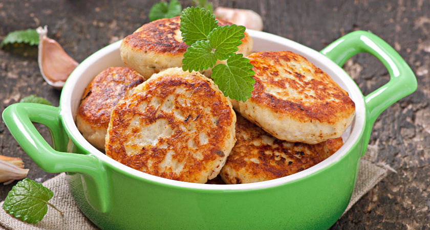 2 ложки в фарш, и котлеты будут сочные и нежные — неожиданный лайфхак от шефов