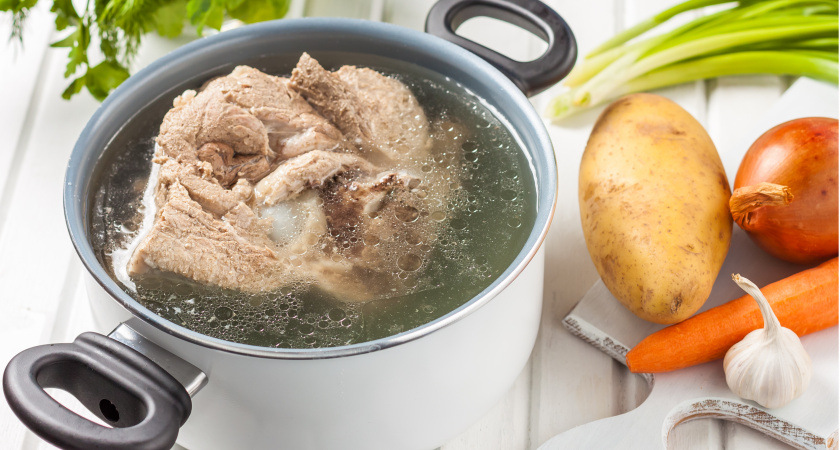 Нужно ли снимать пенку, когда варите мясо – запомните раз и навсегда