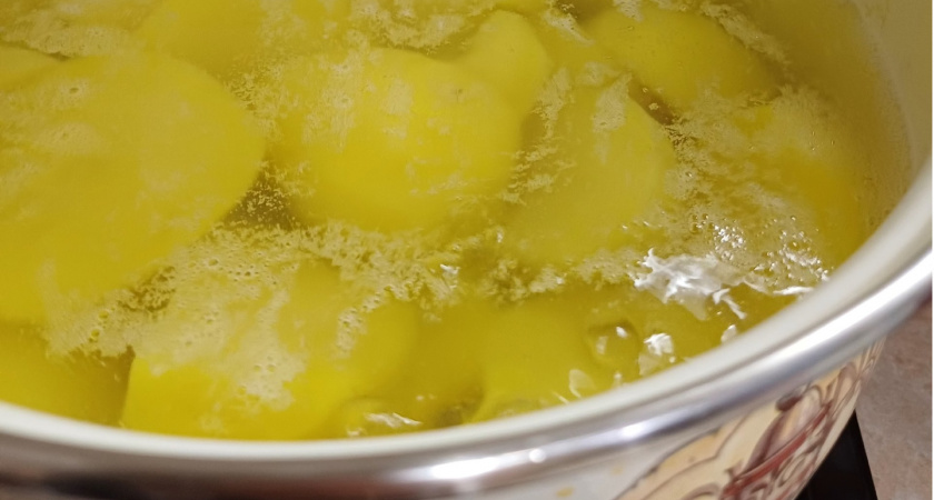 Подруга из Беларуси научила как правильно варить картофель: я всю жизнь не так это делала и не знала столько секретов, делюсь