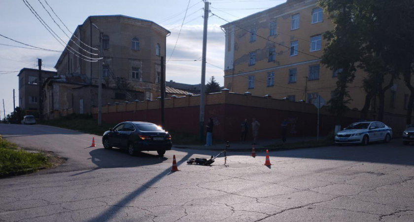 В Тамбовской области двое подростков на самокате попали под колёса авто — в Мичуринске разбираются следователи