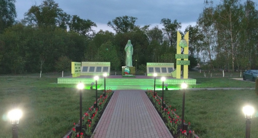 В Кузьмино-Гати вновь зажглись огни у мемориала павшим героям Великой Отечественной