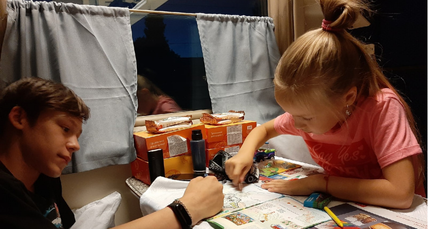 Борьба за нижние полки в поезде продолжается: мамочки изобрели хитрый способ заставить пассажира уступить полку снизу - не ведитесь