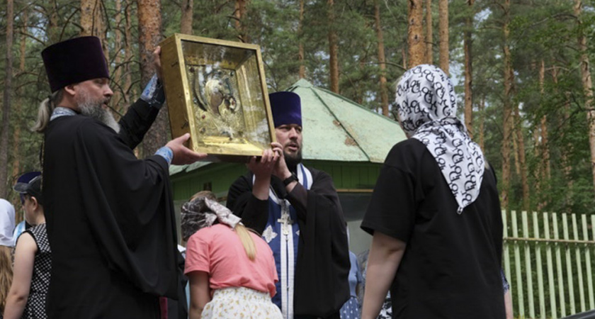 Жители Котовска организовали автомобильный крестный ход