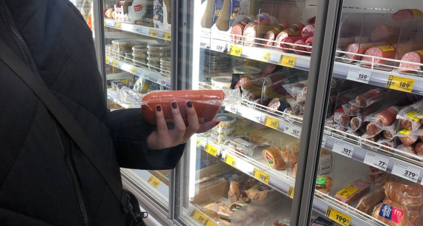 Берите сразу килограммами: в этой колбасе - только 100% мясо и специи. Проверено Роскачеством