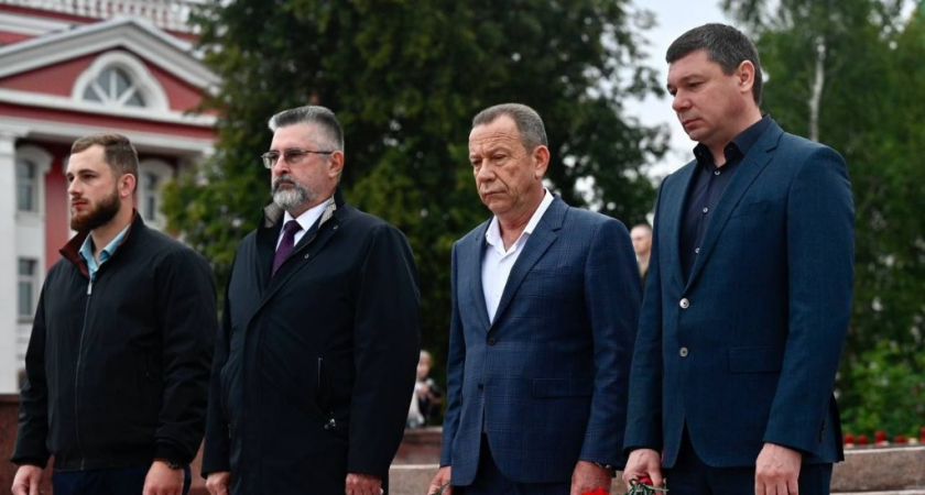 Тамбов вспомнил героев: в День памяти и скорби по всей области зажглись свечи