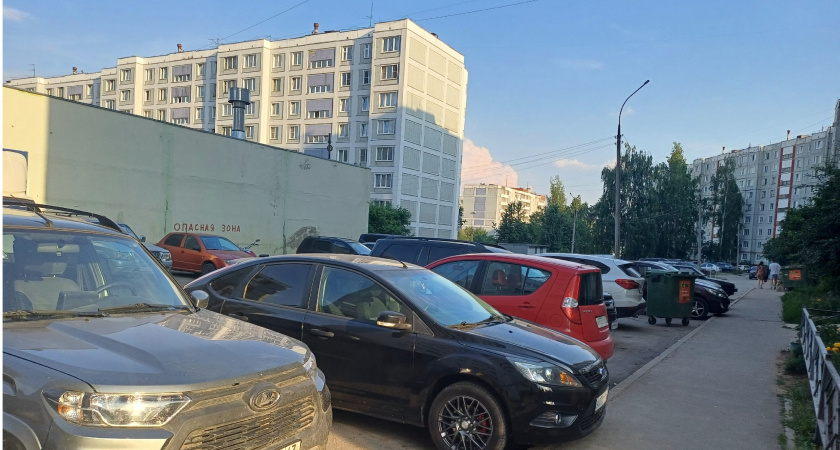 Водителей предупредили. Новый закон о парковке уже в силе: как не получить штраф за стоянку возле дома в 2025 году - лайфхаки