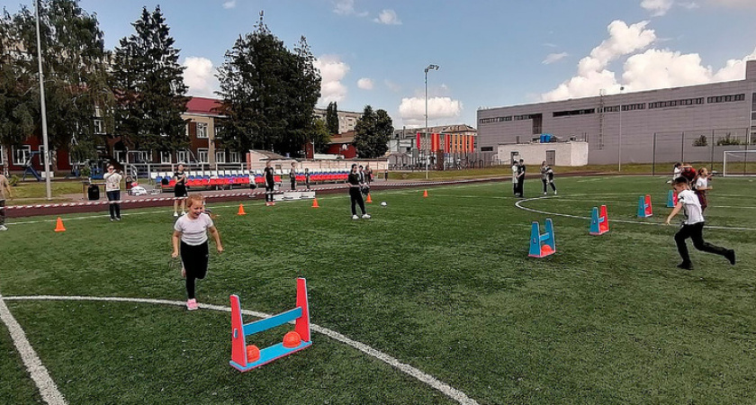 Тамбовские школьники попробовали себя в роли бойцов на летней эстафете