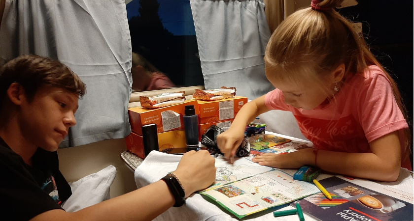 Мамочка с детьми просит уступить нижнюю полку в поезде - что делать? Запомните раз и навсегда