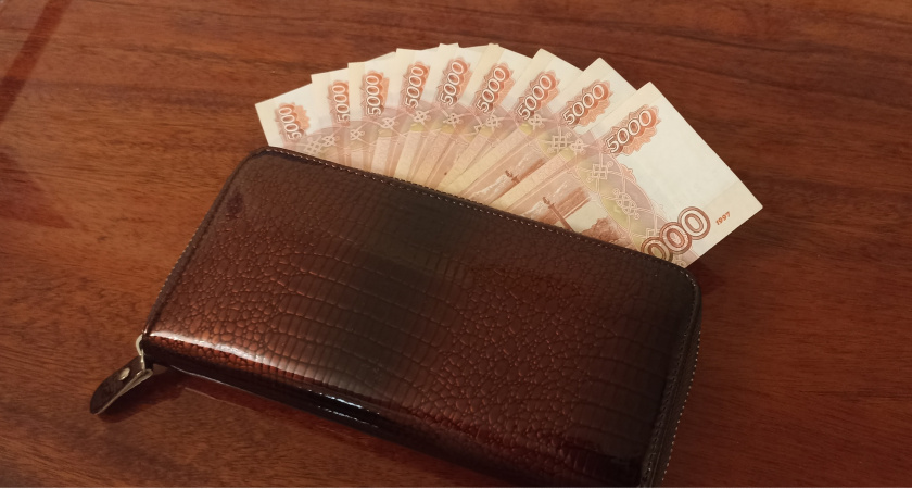 И работающим, и неработающим. Эту сумму прибавят к выплатам пенсионерам в июле