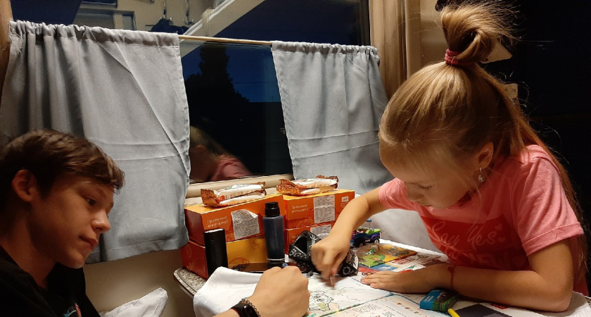 Россияне ликуют: в РЖД придумали, как решить проблему с кричащими в вагонах детьми (но есть нюансы)