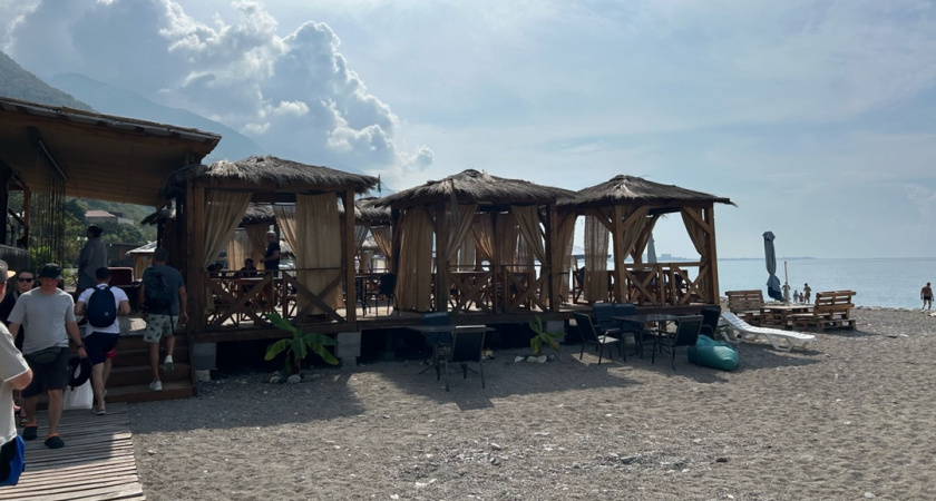 "В этот красивый ад больше ни ногой": российские туристы написали честные отзывы об отдыхе в Абхазии