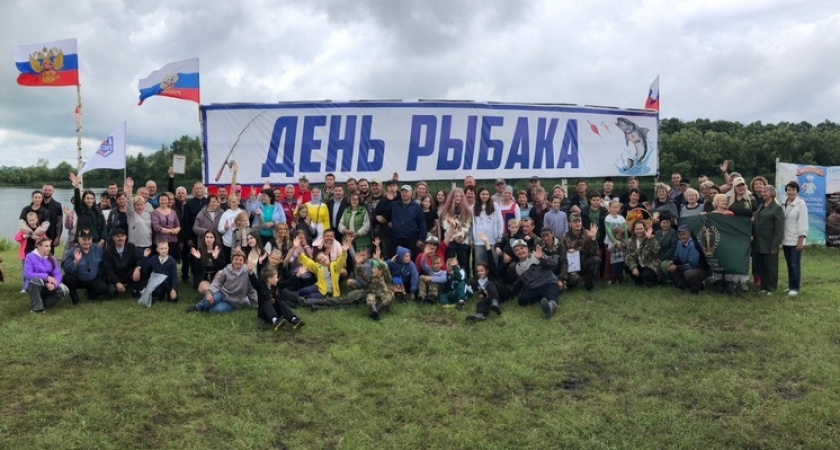 В посёлке Озёрный прошёл яркий праздник ко Дню рыбака с конкурсами и угощениями