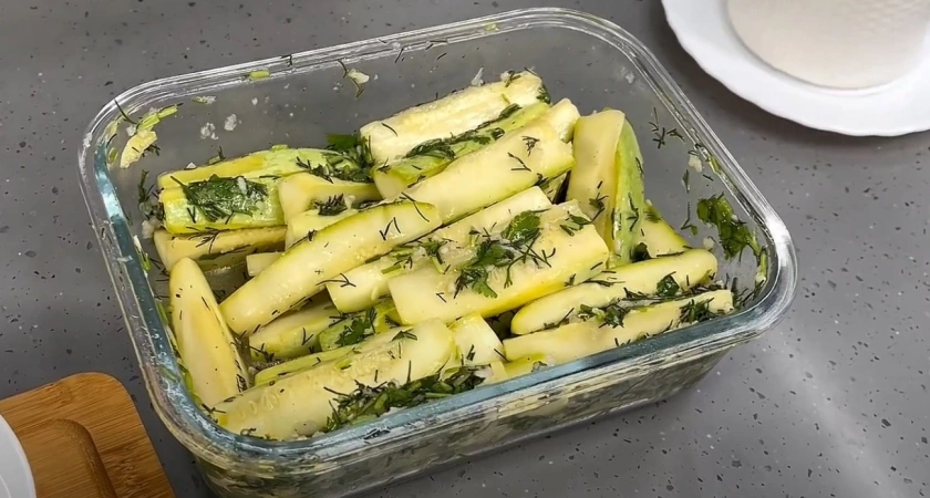 Всю семью подсадила на быструю закуску хрустящие кабачки "Скороешки" - лучшая альтернатива малосольным огурцам