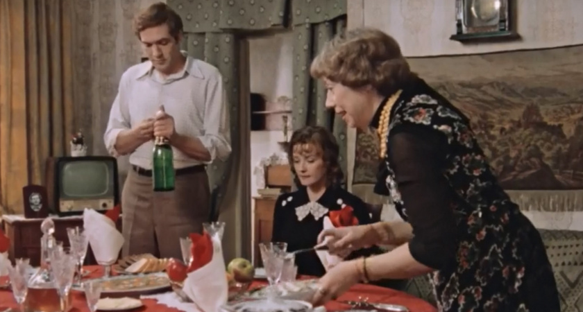 Слава Богу о них забыли: 3 странных семейных привычки, которые были популярны в СССР