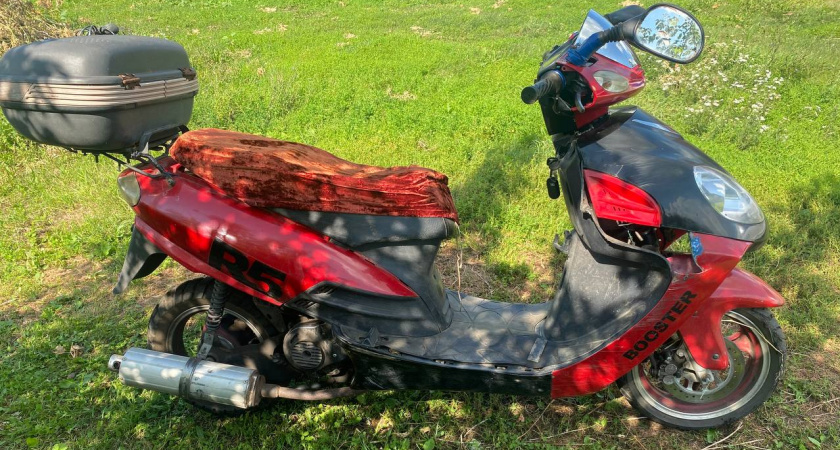 На трассе в Ржаксинском округе опрокинулся скутер: водитель оказался в больнице