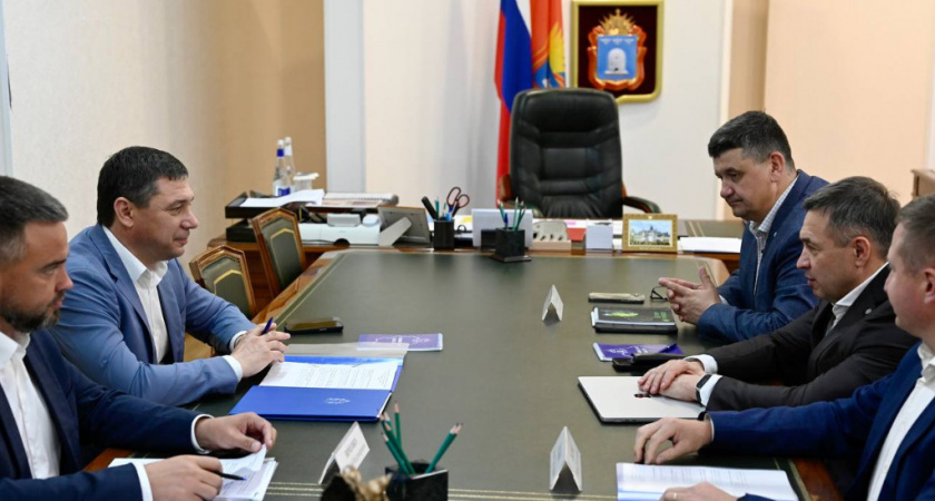 Власти Тамбовской области и Сбер обсудили развитие цифровых проектов и строительство школ