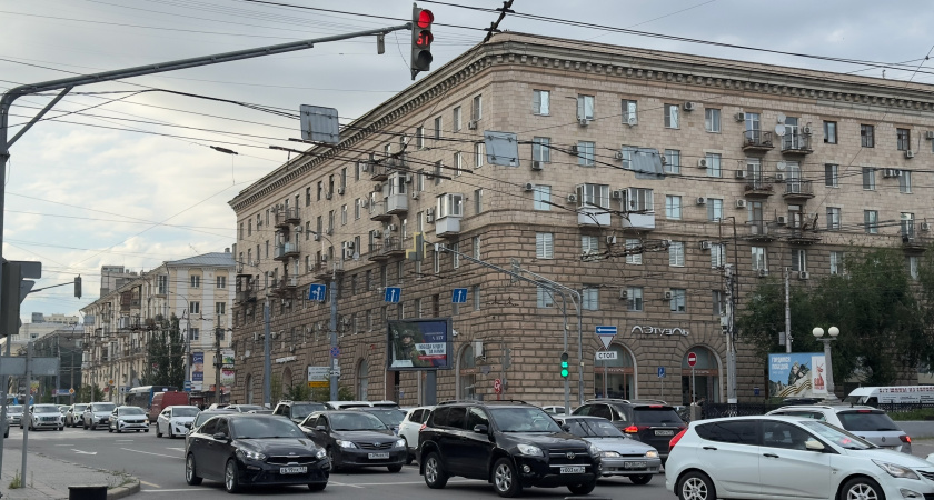 Это правило действует для всех, кто водит такие автомобили – теперь запрещено строго с 10:00 до 22:00